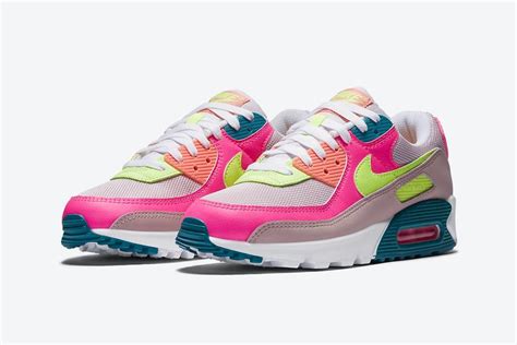 Nike Air Max neon